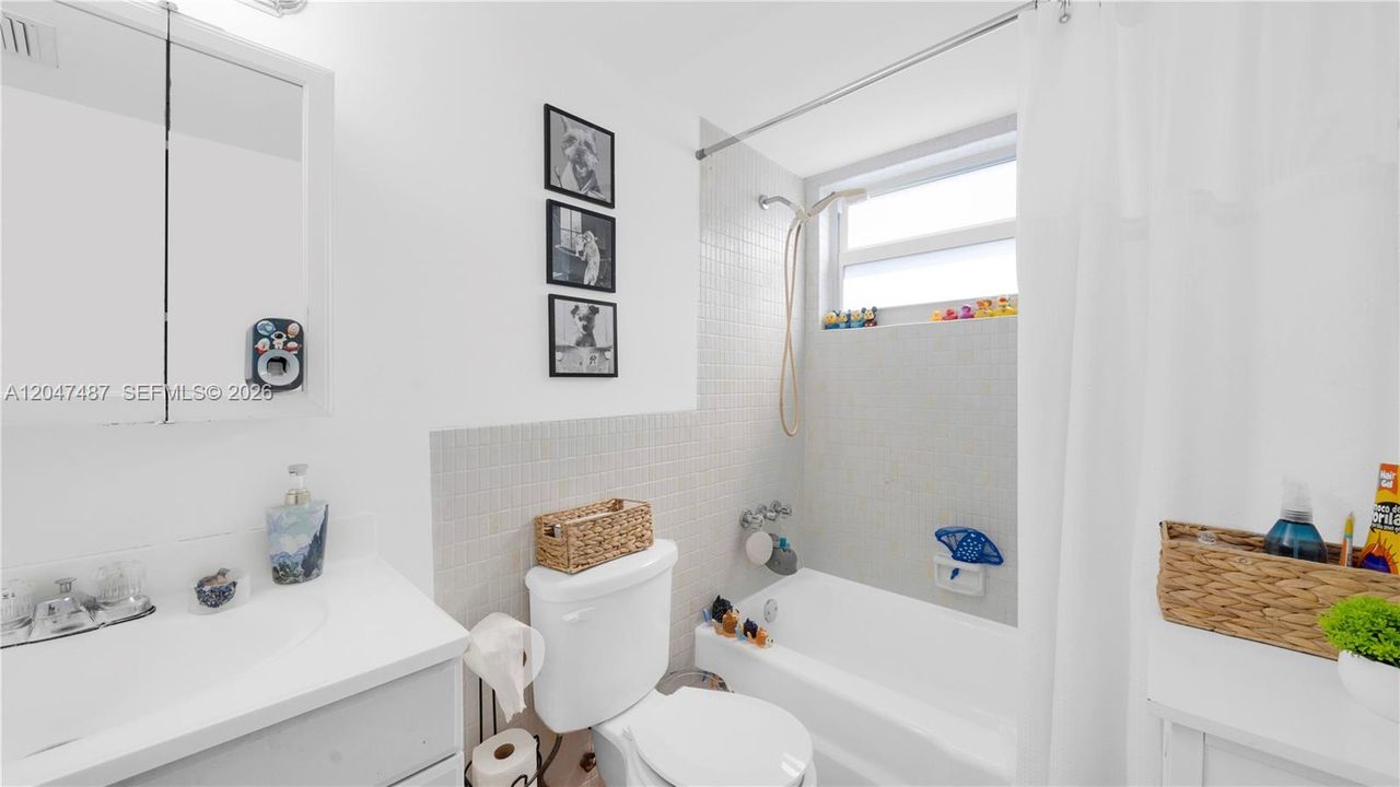 For Sale: $235,000 (2 beds, 2 baths, 1156 Square Feet)