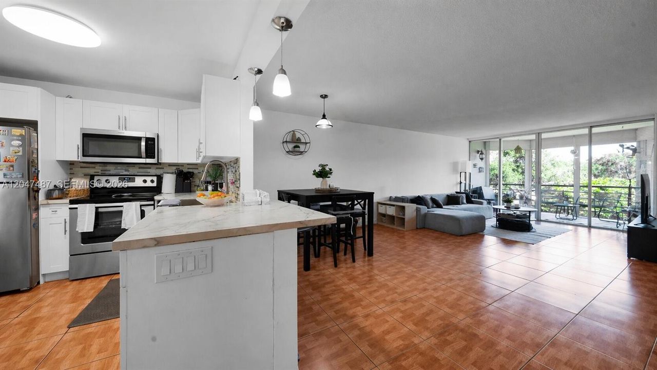 For Sale: $235,000 (2 beds, 2 baths, 1156 Square Feet)