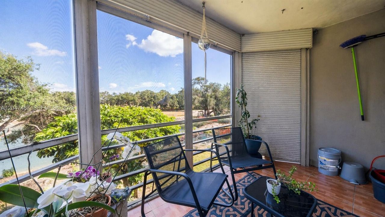 For Sale: $235,000 (2 beds, 2 baths, 1156 Square Feet)