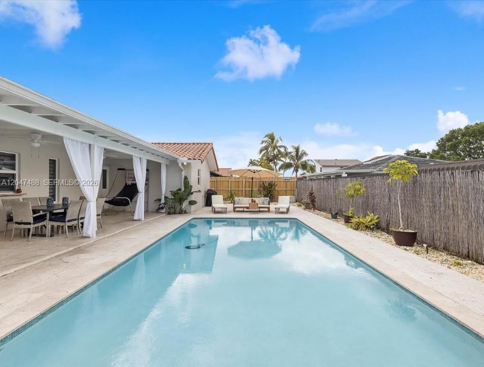 For Sale: $950,000 (4 beds, 2 baths, 1959 Square Feet)