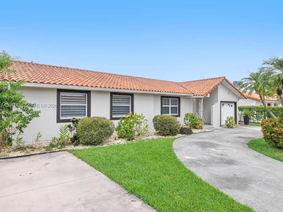 For Sale: $950,000 (4 beds, 2 baths, 1959 Square Feet)