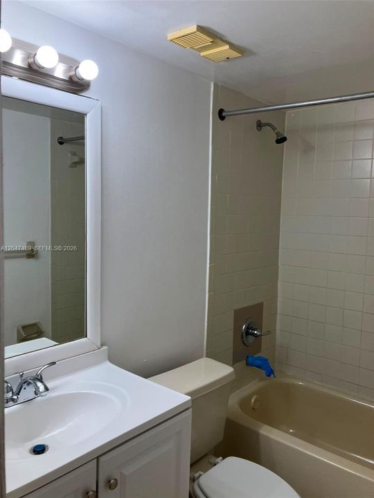 В аренду: $2,000 (2 спален, 2 ванн, 880 Квадратных фут)
