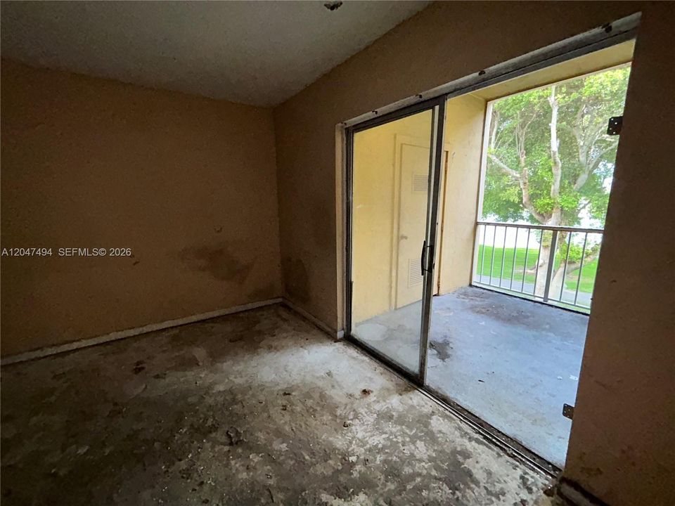 待售: $174,900 (1 贝兹, 1 浴室, 693 平方英尺)