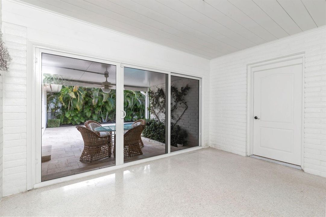 Sunroom/Breakfast room