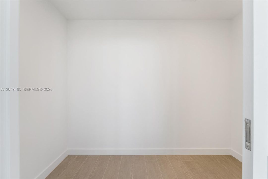 For Rent: $9,990 (1 beds, 1 baths, 1010 Square Feet)