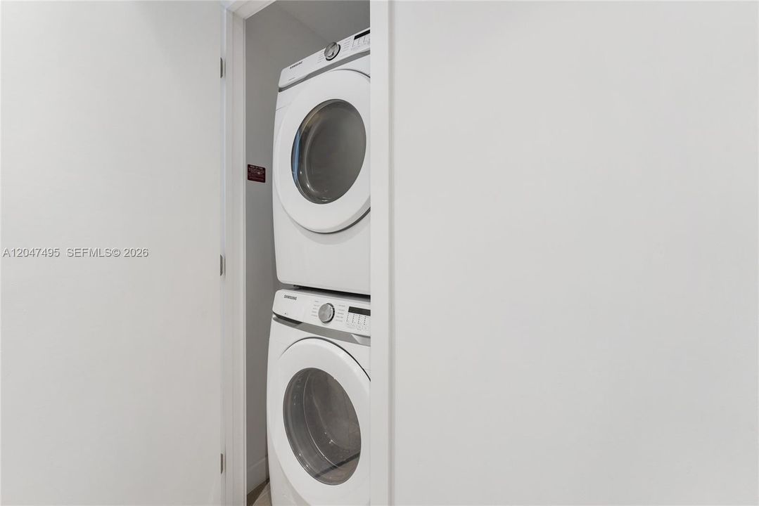 For Rent: $9,990 (1 beds, 1 baths, 1010 Square Feet)