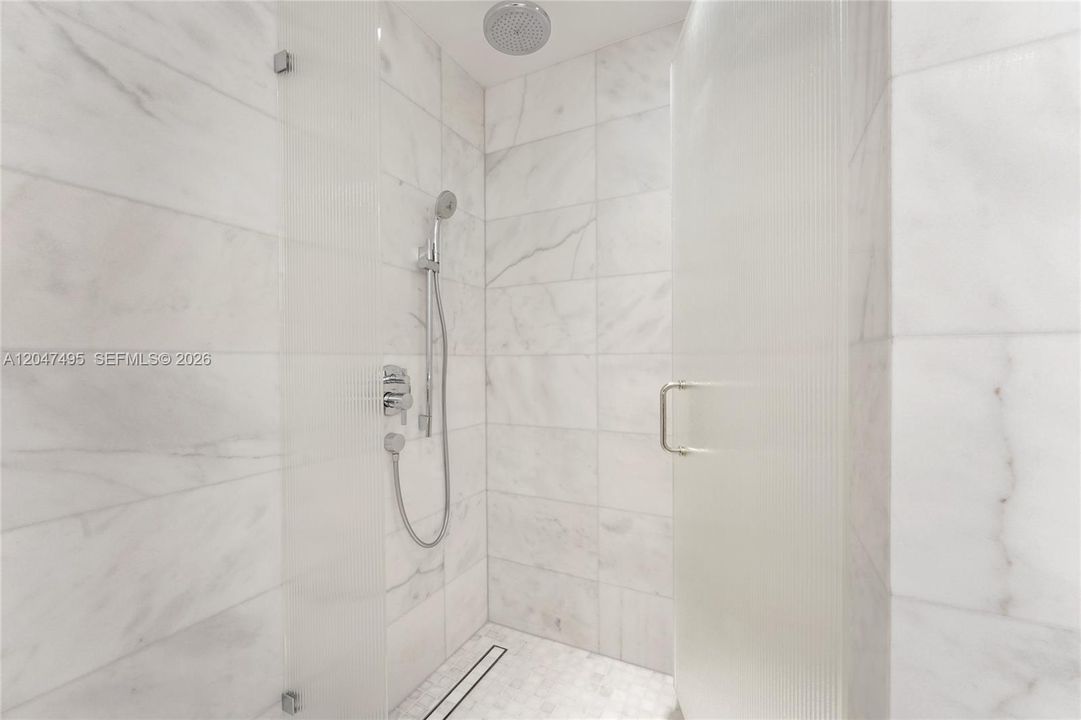 For Rent: $9,990 (1 beds, 1 baths, 1010 Square Feet)