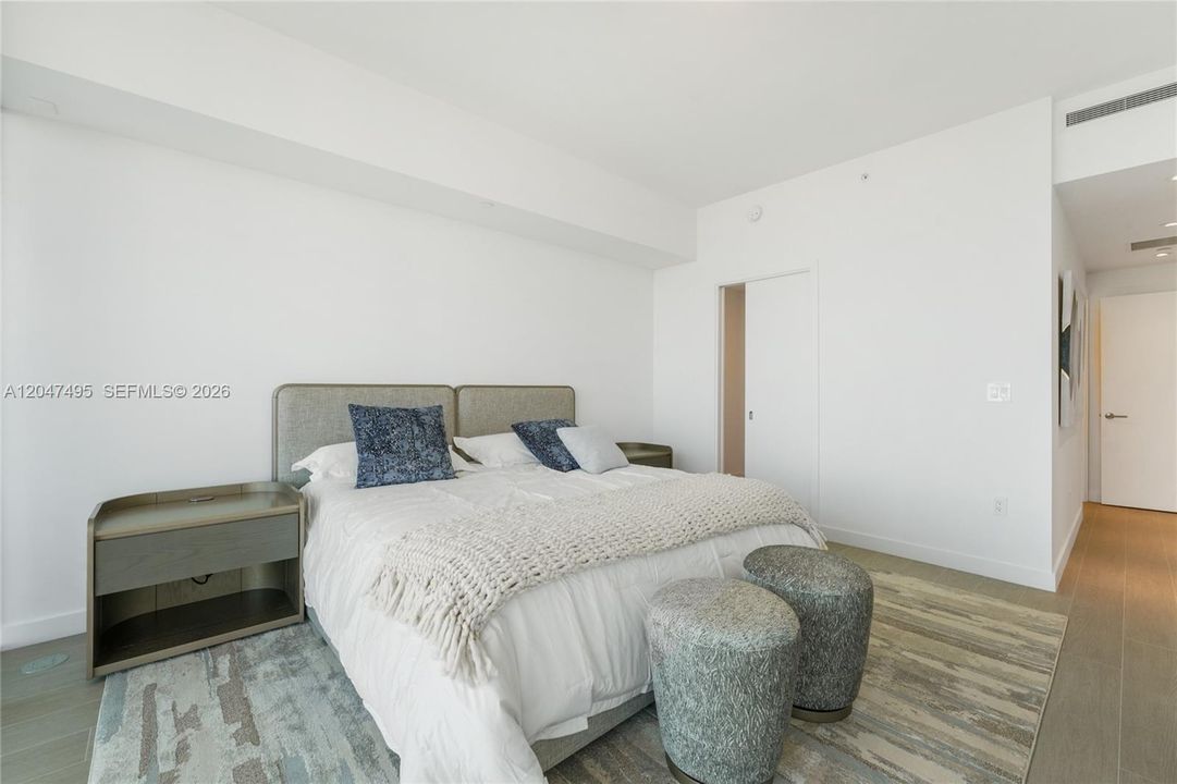 For Rent: $9,990 (1 beds, 1 baths, 1010 Square Feet)