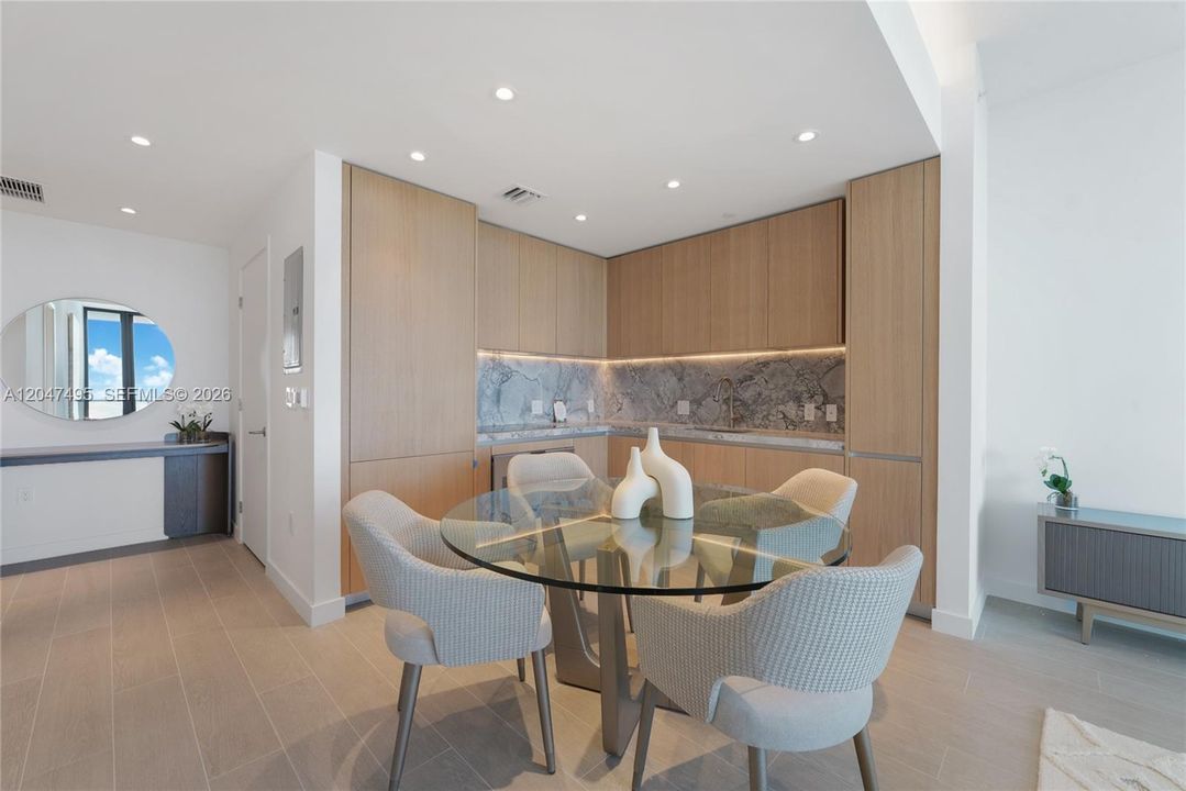 For Rent: $9,990 (1 beds, 1 baths, 1010 Square Feet)