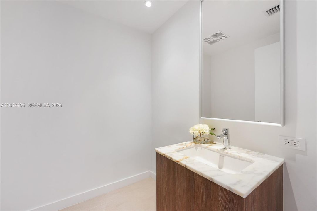 For Rent: $9,990 (1 beds, 1 baths, 1010 Square Feet)