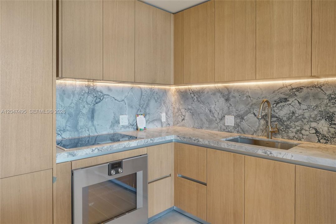 For Rent: $9,990 (1 beds, 1 baths, 1010 Square Feet)
