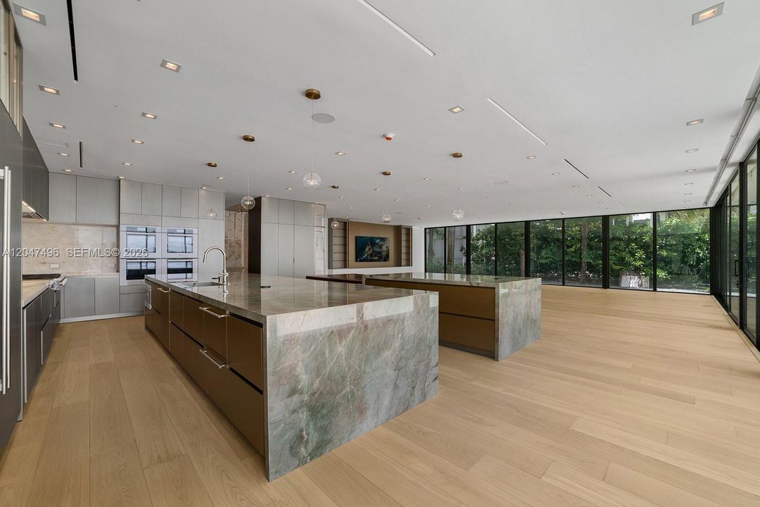 For Sale: $36,500,000 (7 beds, 7 baths, 10453 Square Feet)