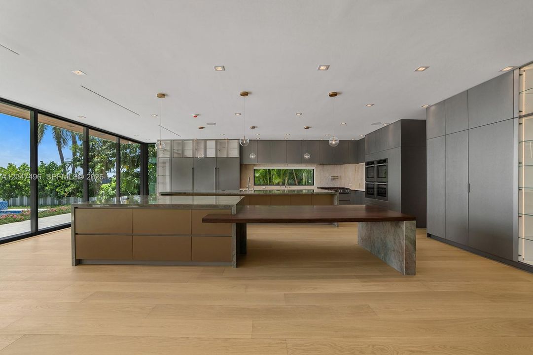 For Sale: $36,500,000 (7 beds, 7 baths, 10453 Square Feet)
