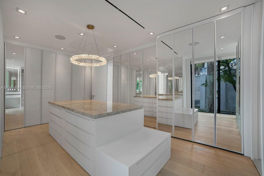 For Sale: $36,500,000 (7 beds, 7 baths, 10453 Square Feet)
