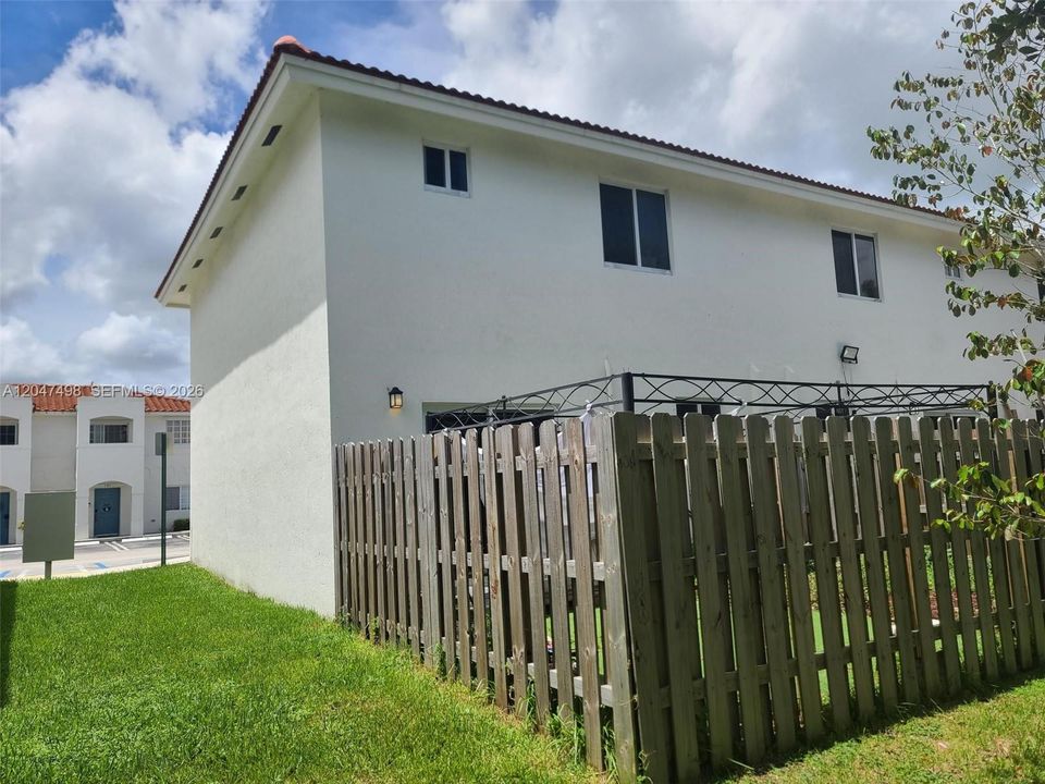 В аренду: $2,500 (3 спален, 2 ванн, 1276 Квадратных фут)