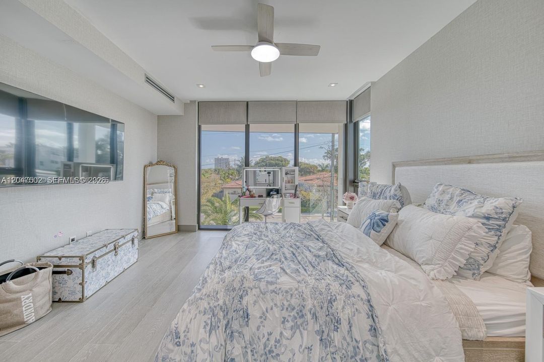 En Venta: $13,999,999 (6 camas, 5 baños, 4703 Pies cuadrados)