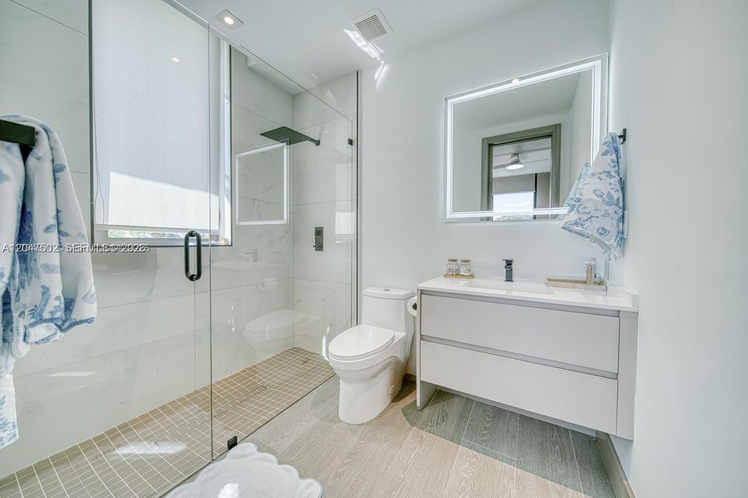 En Venta: $13,999,999 (6 camas, 5 baños, 4703 Pies cuadrados)