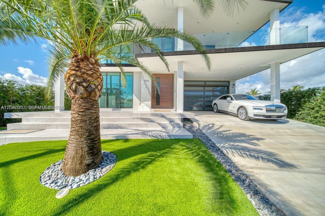 En Venta: $13,999,999 (6 camas, 5 baños, 4703 Pies cuadrados)