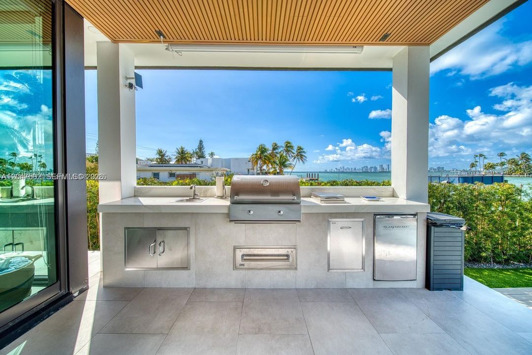 En Venta: $13,999,999 (6 camas, 5 baños, 4703 Pies cuadrados)
