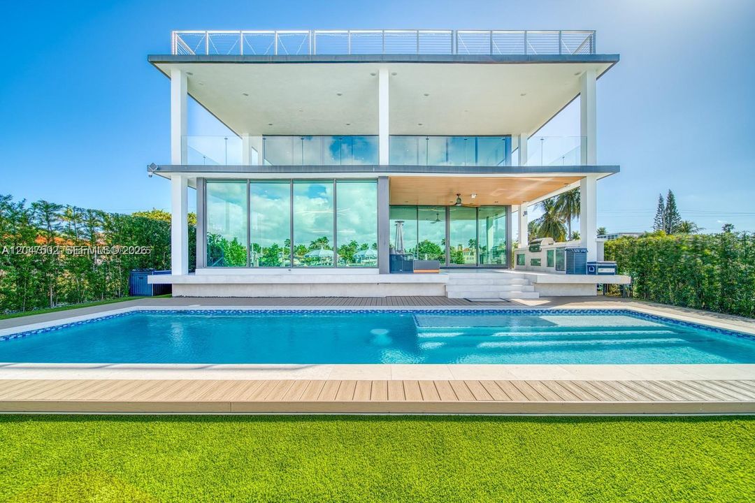 En Venta: $13,999,999 (6 camas, 5 baños, 4703 Pies cuadrados)