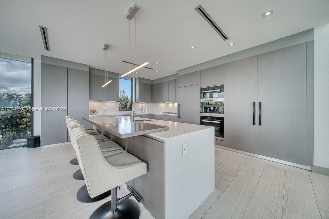 En Venta: $13,999,999 (6 camas, 5 baños, 4703 Pies cuadrados)