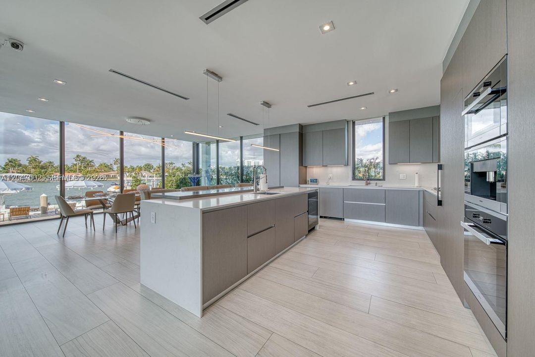 En Venta: $13,999,999 (6 camas, 5 baños, 4703 Pies cuadrados)
