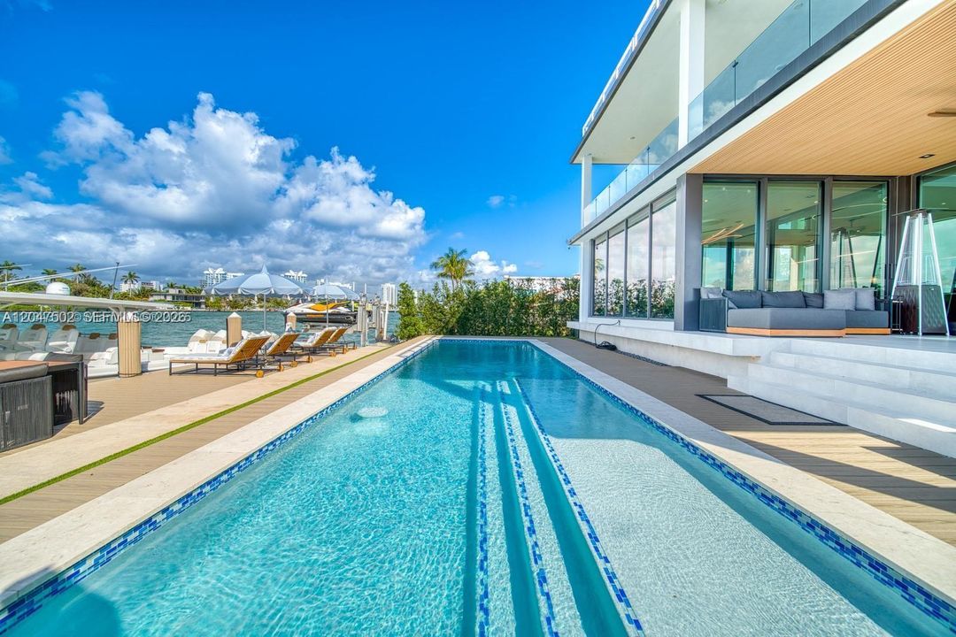 En Venta: $13,999,999 (6 camas, 5 baños, 4703 Pies cuadrados)