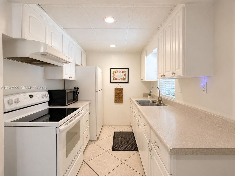 For Sale: $849,000 (3 beds, 2 baths, 2828 Square Feet)