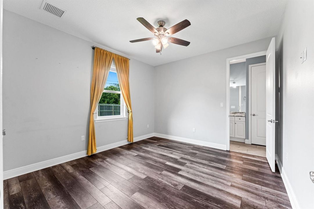 39-web-or-mls-2520 Tammy Dr-38
