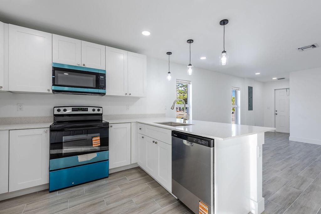 3244SEJeffersonSt.Stuart-7