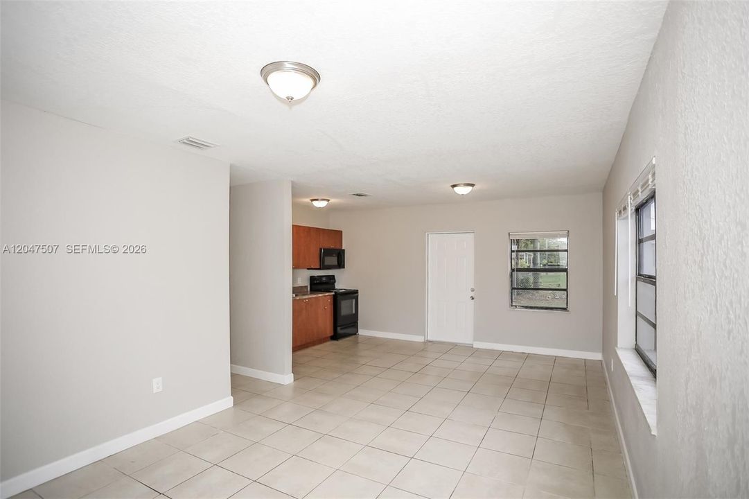 For Rent: $2,275 (3 beds, 2 baths, 936 Square Feet)