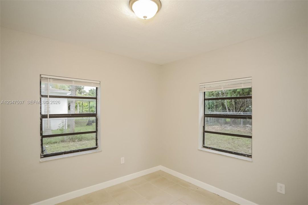 For Rent: $2,275 (3 beds, 2 baths, 936 Square Feet)