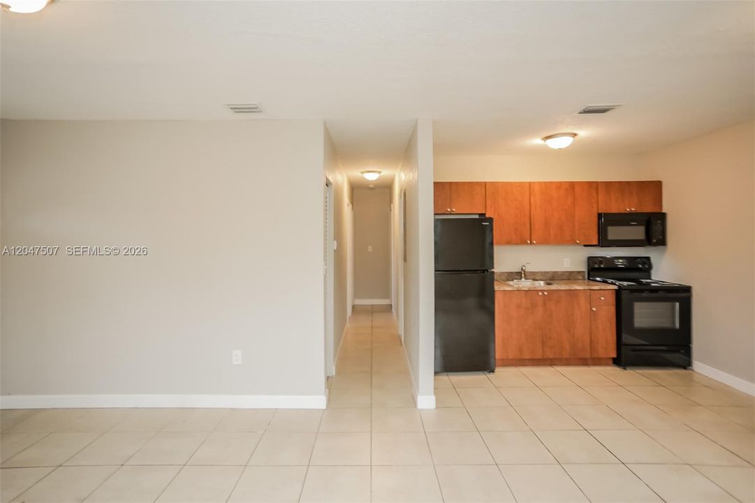For Rent: $2,275 (3 beds, 2 baths, 936 Square Feet)
