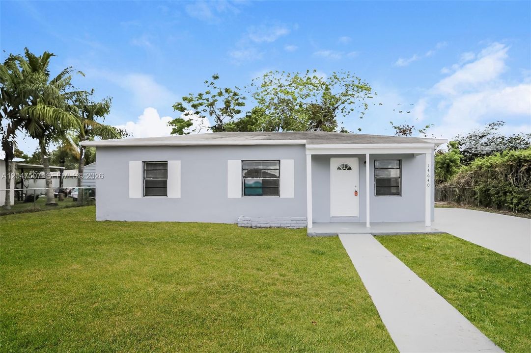 For Rent: $2,275 (3 beds, 2 baths, 936 Square Feet)
