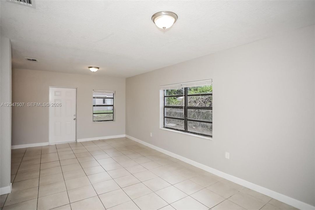 For Rent: $2,275 (3 beds, 2 baths, 936 Square Feet)
