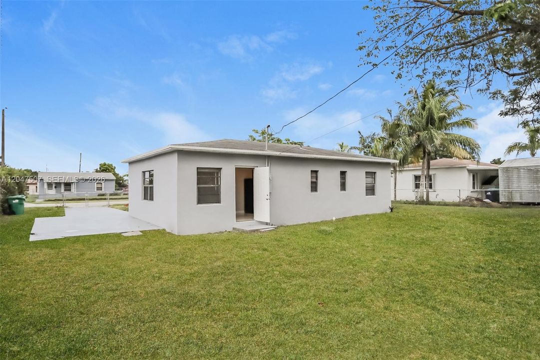 For Rent: $2,275 (3 beds, 2 baths, 936 Square Feet)