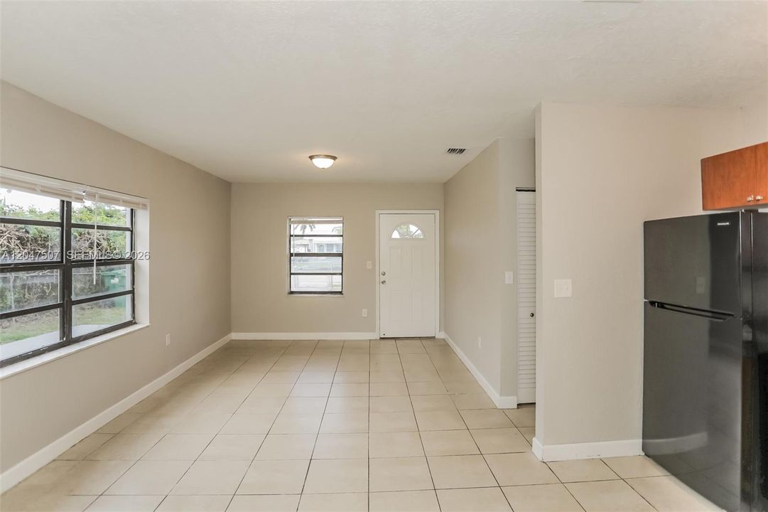 For Rent: $2,275 (3 beds, 2 baths, 936 Square Feet)