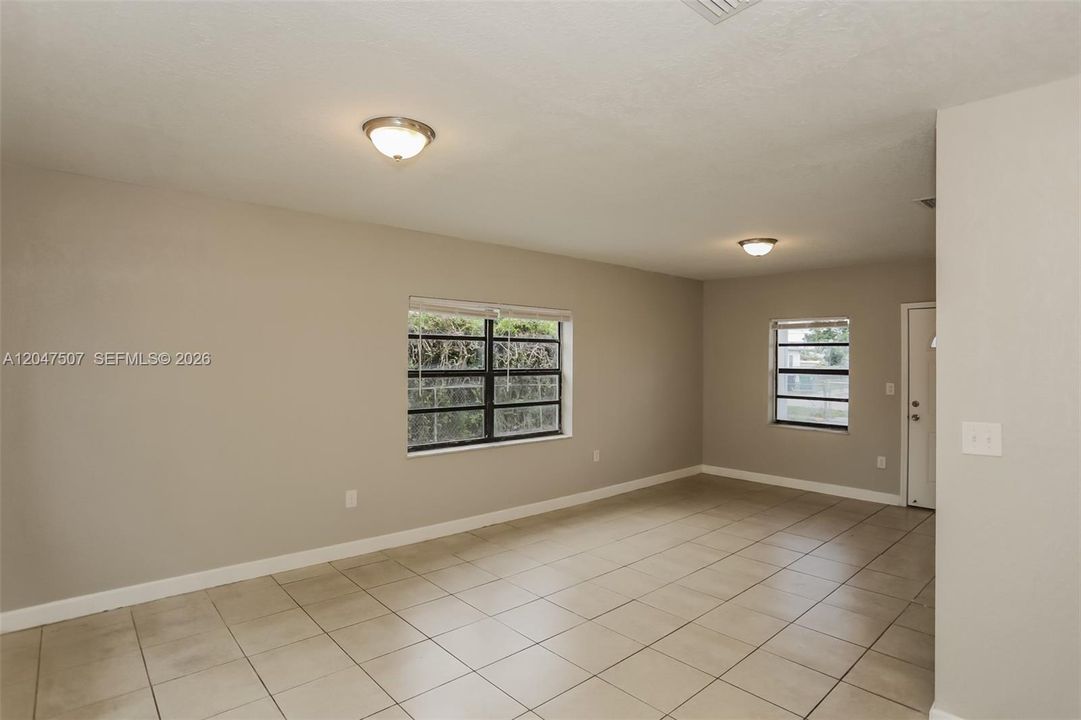 For Rent: $2,275 (3 beds, 2 baths, 936 Square Feet)