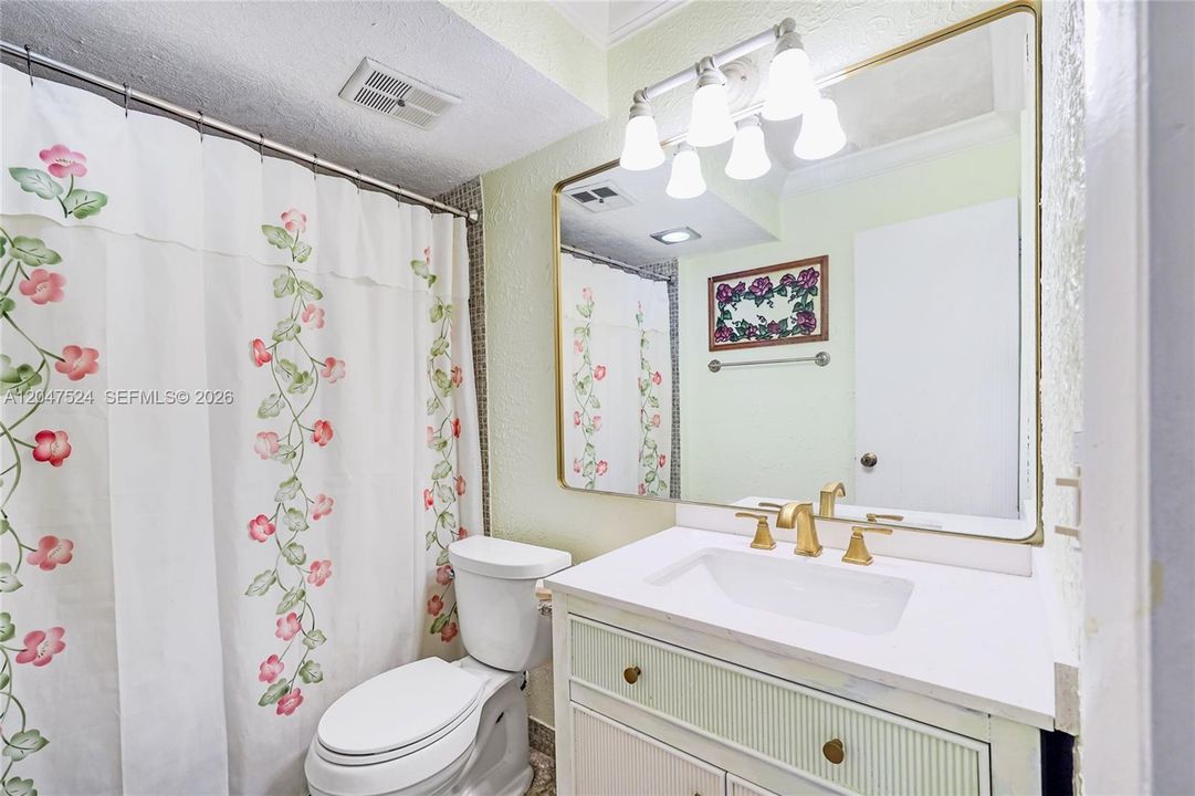 На продажу: $179,500 (2 спален, 2 ванн, 1080 Квадратных фут)