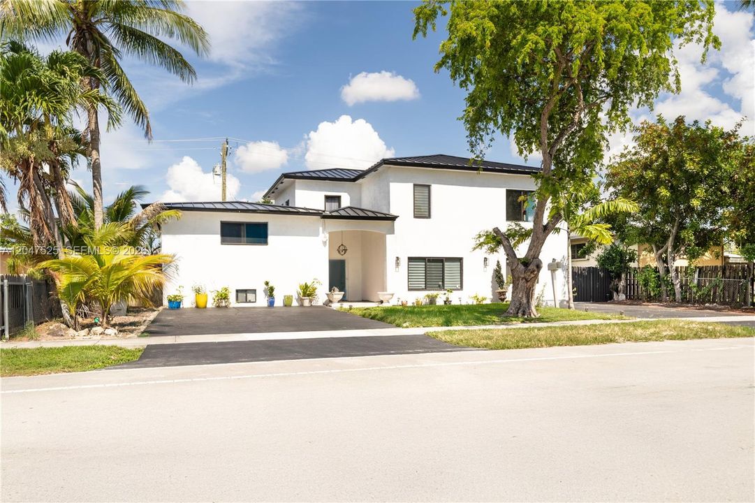 For Sale: $1,850,000 (9 beds, 6 baths, 0 Square Feet)