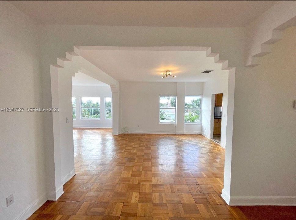 В аренду: $4,800 (2 спален, 2 ванн, 1000 Квадратных фут)