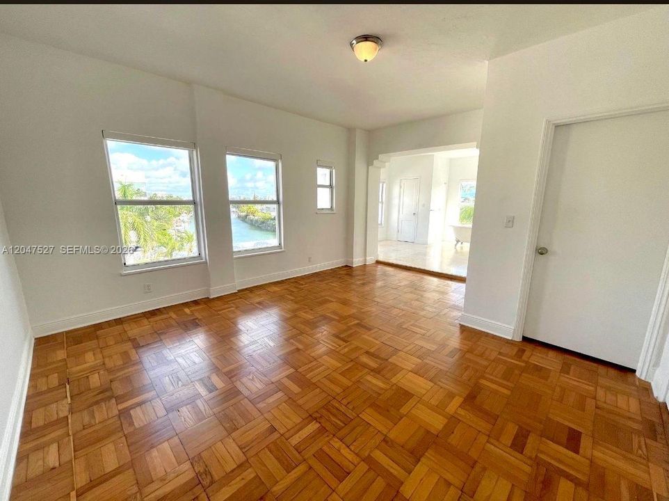 В аренду: $4,800 (2 спален, 2 ванн, 1000 Квадратных фут)