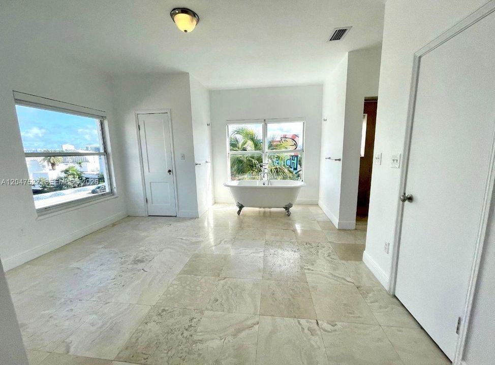 В аренду: $4,800 (2 спален, 2 ванн, 1000 Квадратных фут)