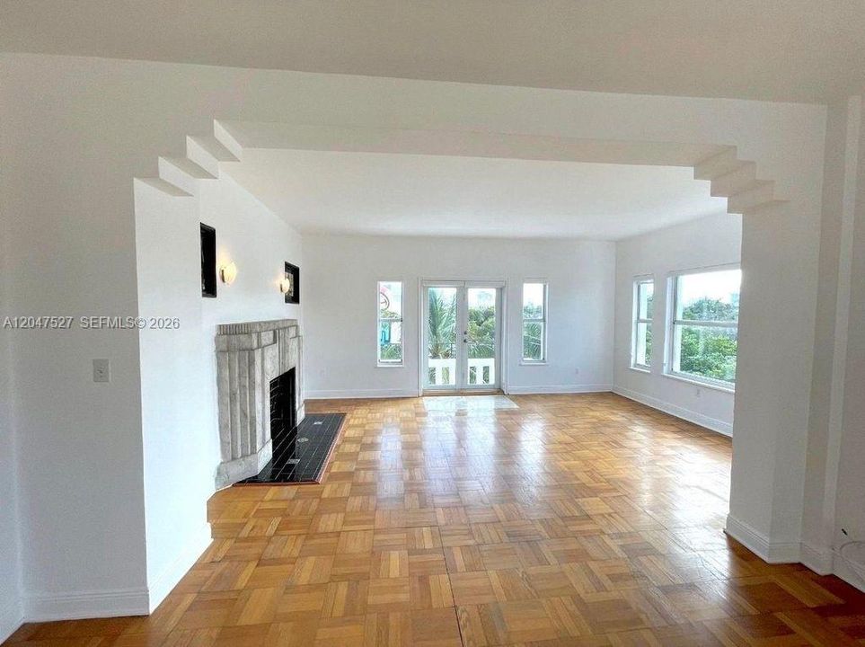 В аренду: $4,800 (2 спален, 2 ванн, 1000 Квадратных фут)