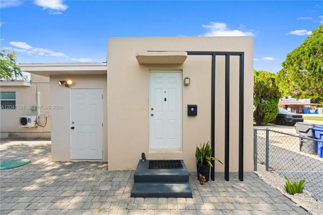 For Rent: $2,000 (1 beds, 1 baths, 500 Square Feet)