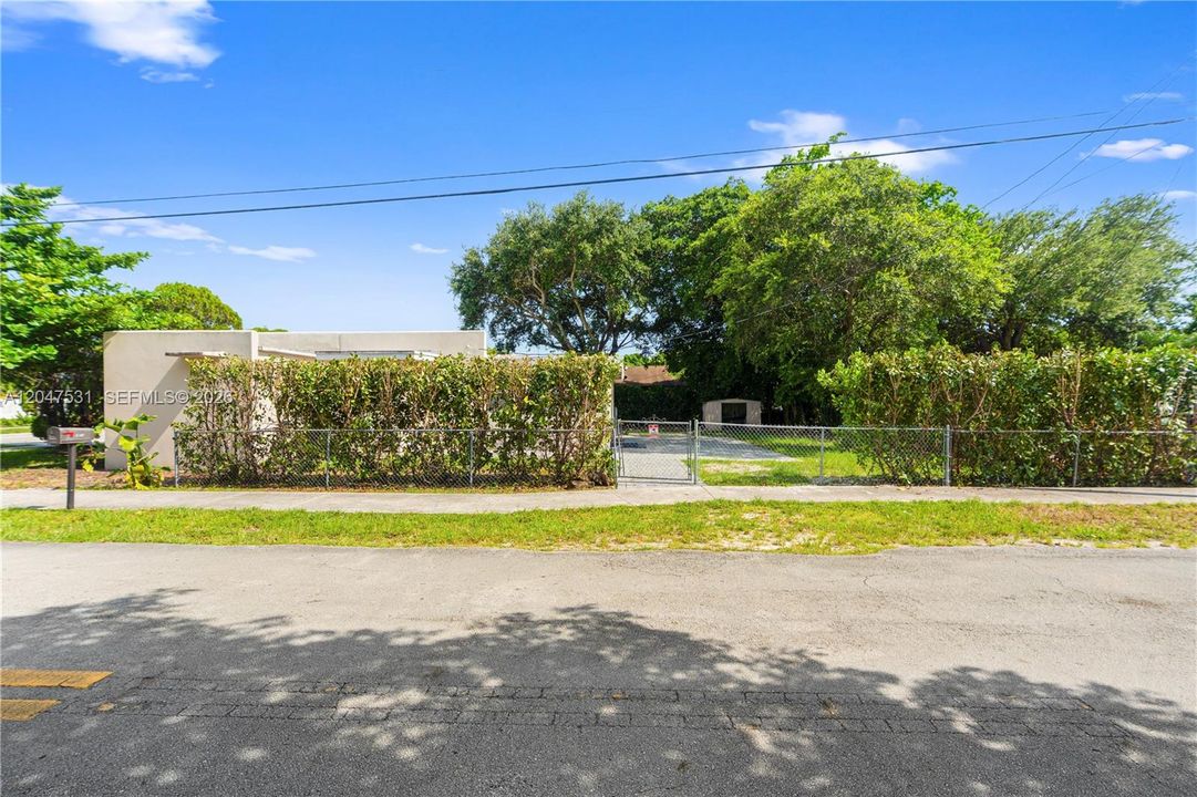 For Rent: $2,000 (1 beds, 1 baths, 500 Square Feet)