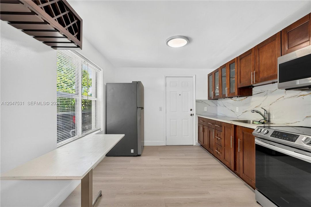 For Rent: $2,000 (1 beds, 1 baths, 500 Square Feet)