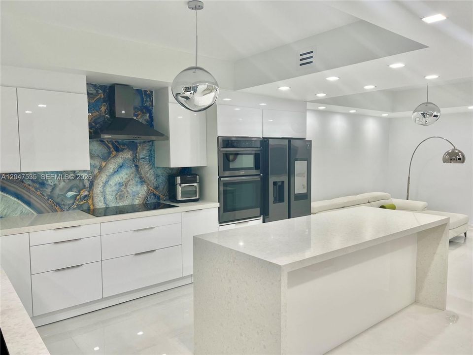 For Sale: $915,000 (2 beds, 2 baths, 1846 Square Feet)
