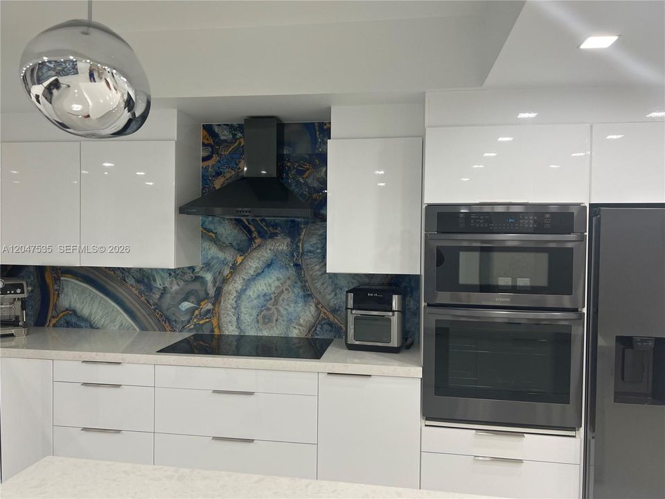 For Sale: $915,000 (2 beds, 2 baths, 1846 Square Feet)