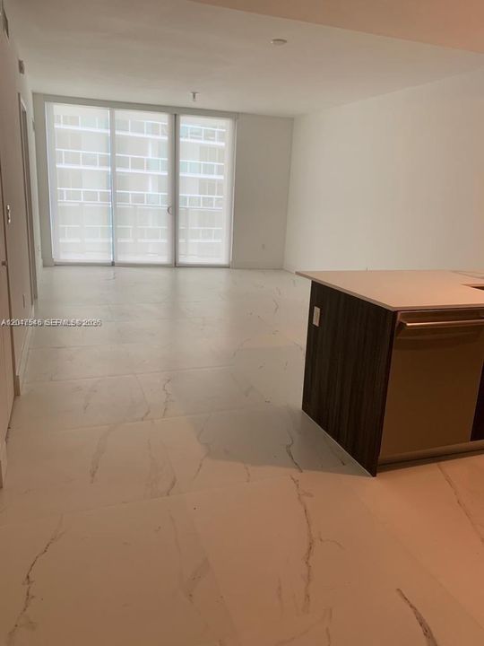 For Rent: $3,950 (1 beds, 2 baths, 979 Square Feet)